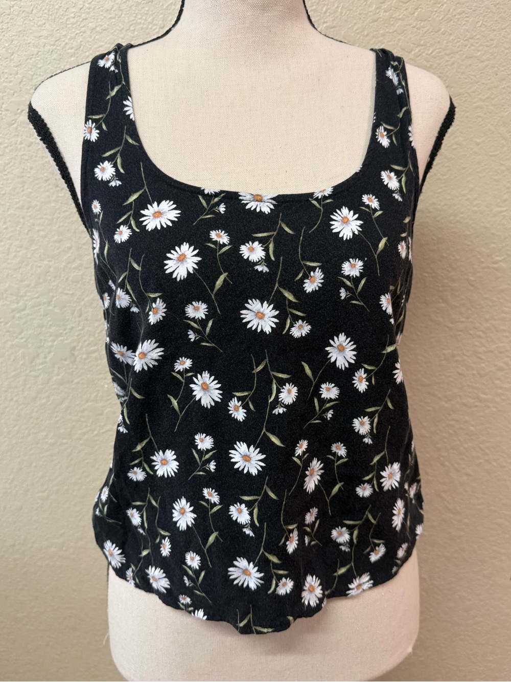 Forever 21 Daisy Print Scoop Neck Tank